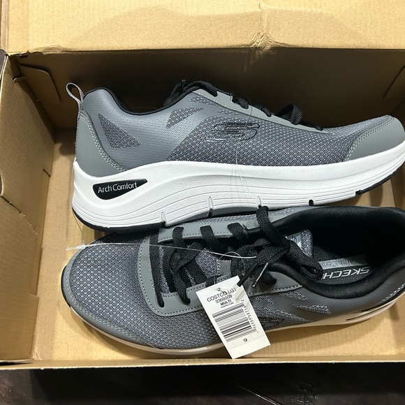 Sketchers - Picture 1 of 2